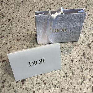 Dior small gift bag with stuffing and envelope (no card)